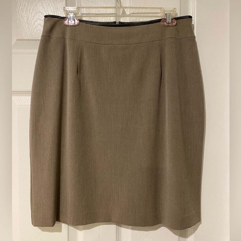 Alia above knee skirt